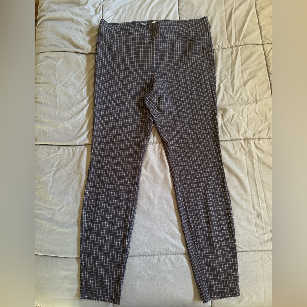 Simply Vera Wang pull on skinny ankle pant.  Large
